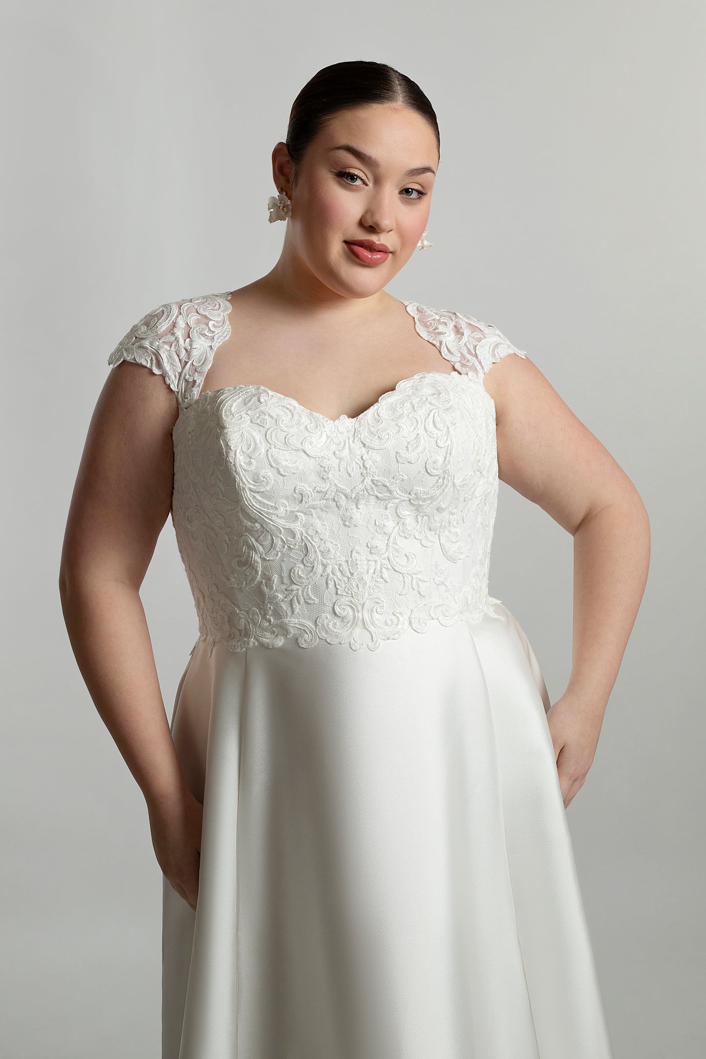 Lace bodice with keyhole back detail, full circular skirt