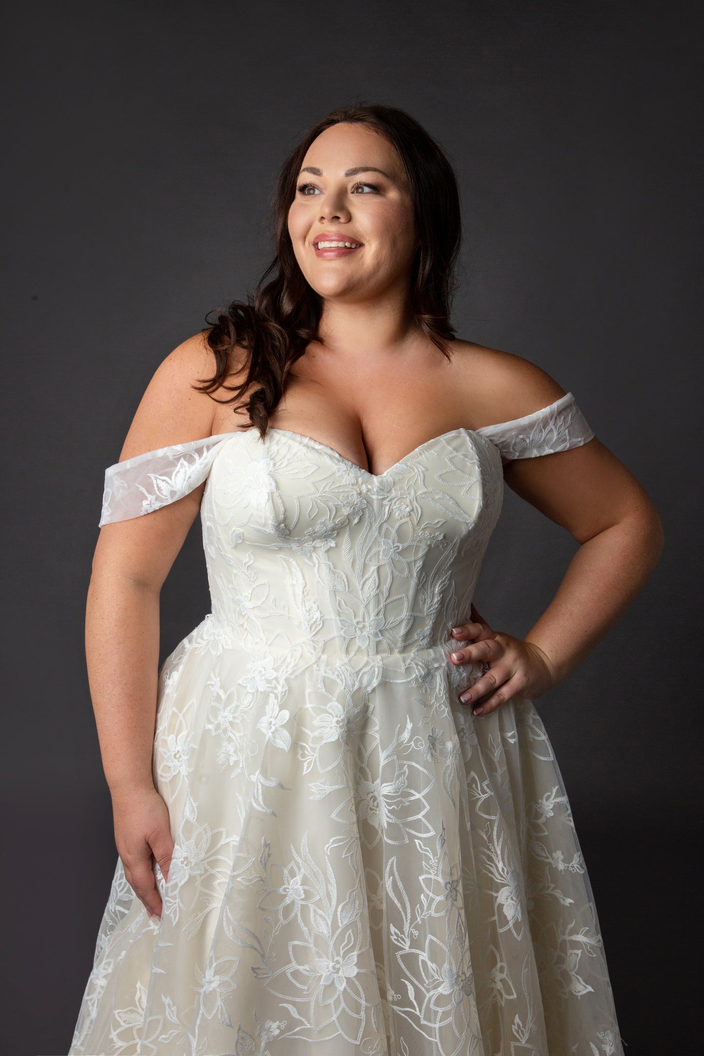 Sweetheart neckline with soft drop shoulder straps, croset style bodice