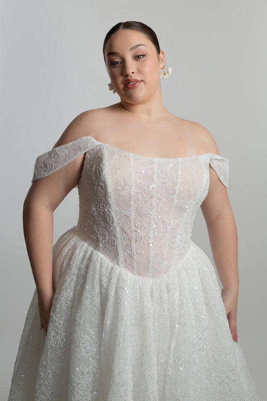 Soft scoop boned bodice with drop shoulder straps,ballgown skirt