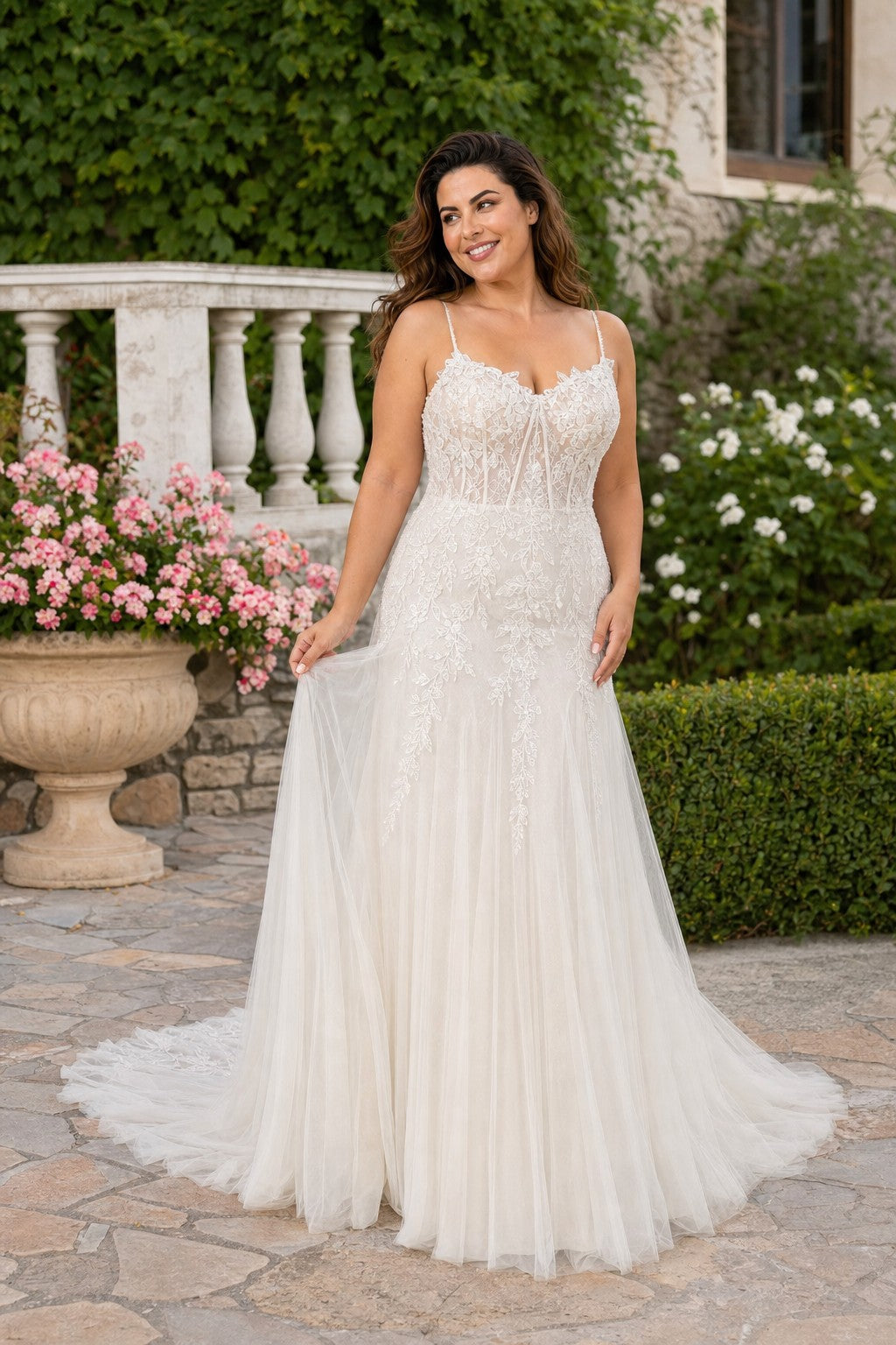 Luxury Spaghetti Strap Bridal Dress Tulle Lace Applique for Wedding Ceremony
