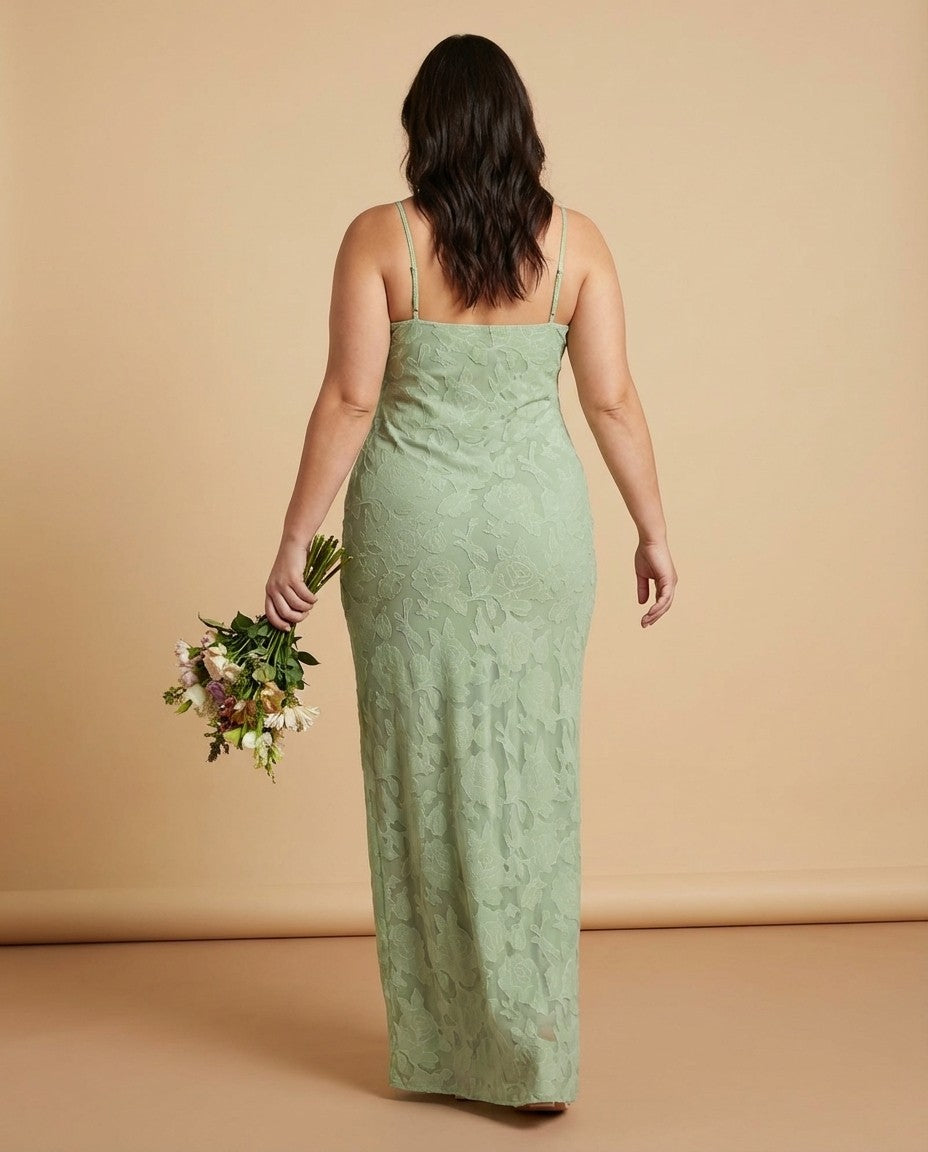Plus Size Classic V Neck Sleeveless Floral Burnout Bridesmaid Dress Side Zip Elegant Gown for Curvy Women -N0350