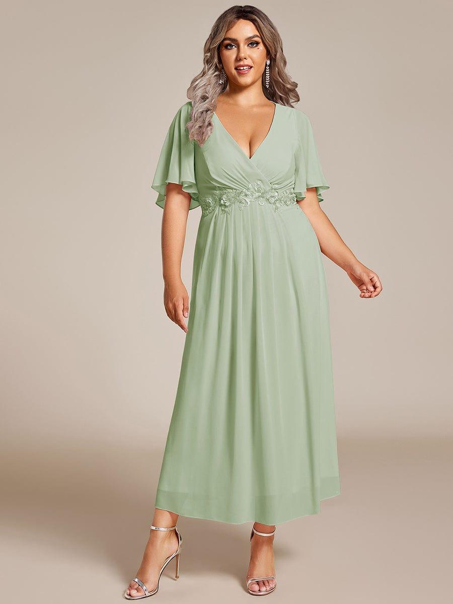 Plus Size Elegant Short Sleeves V-Neck Floral Applique Wedding Guest Dress