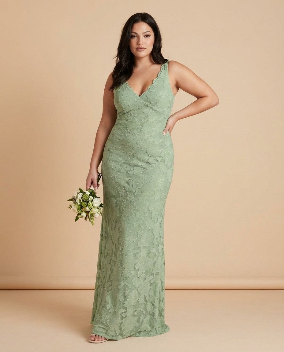 Plus Size Classic V Neck Sleeveless Floral Burnout Bridesmaid Dress Side Zip Elegant Gown for Curvy Women -N0350