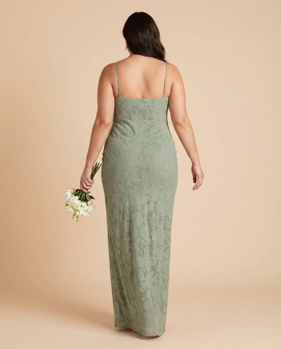 Plus Size Classic V Neck Sleeveless Floral Burnout Bridesmaid Dress Side Zip Elegant Gown for Curvy Women -N0350