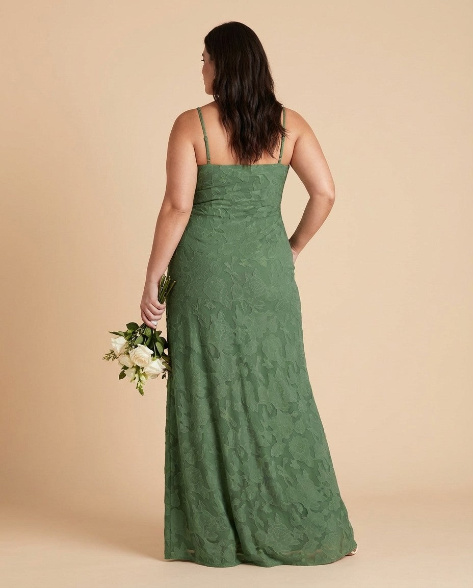 Plus Size Classic V Neck Sleeveless Floral Burnout Bridesmaid Dress Side Zip Elegant Gown for Curvy Women -N0350