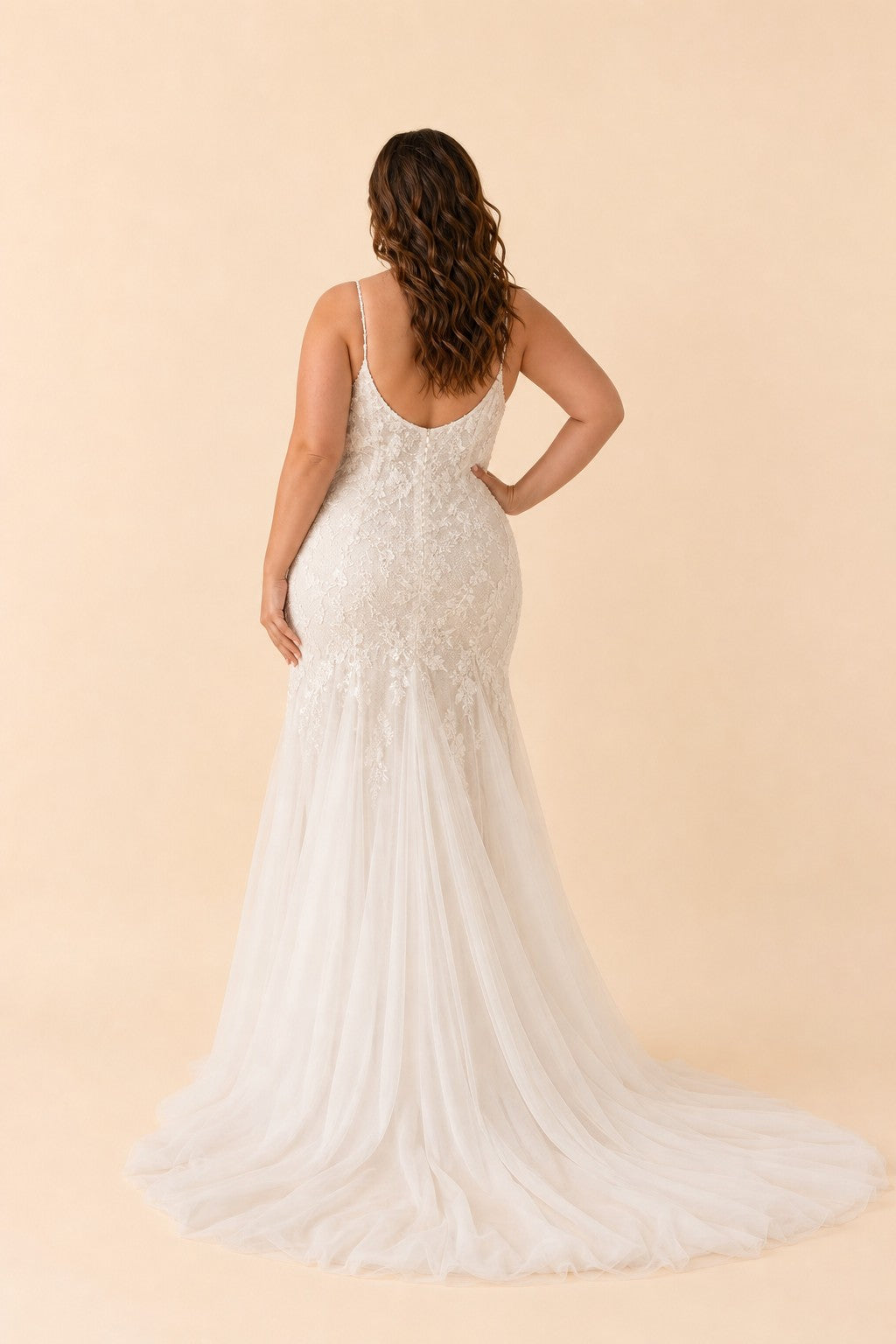 Luxury Spaghetti Strap Bridal Dress Tulle Lace Applique for Wedding Ceremony