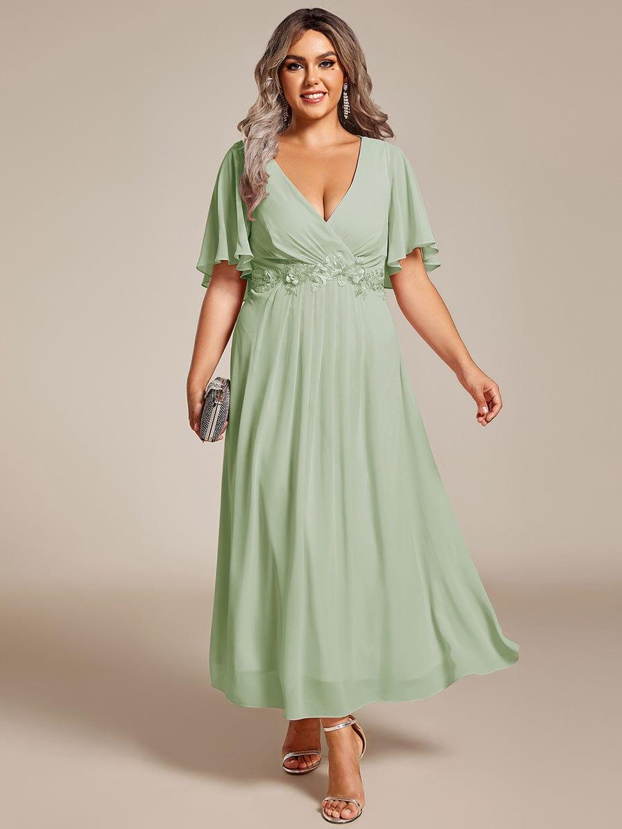 Plus Size Elegant Short Sleeves V-Neck Floral Applique Wedding Guest Dress