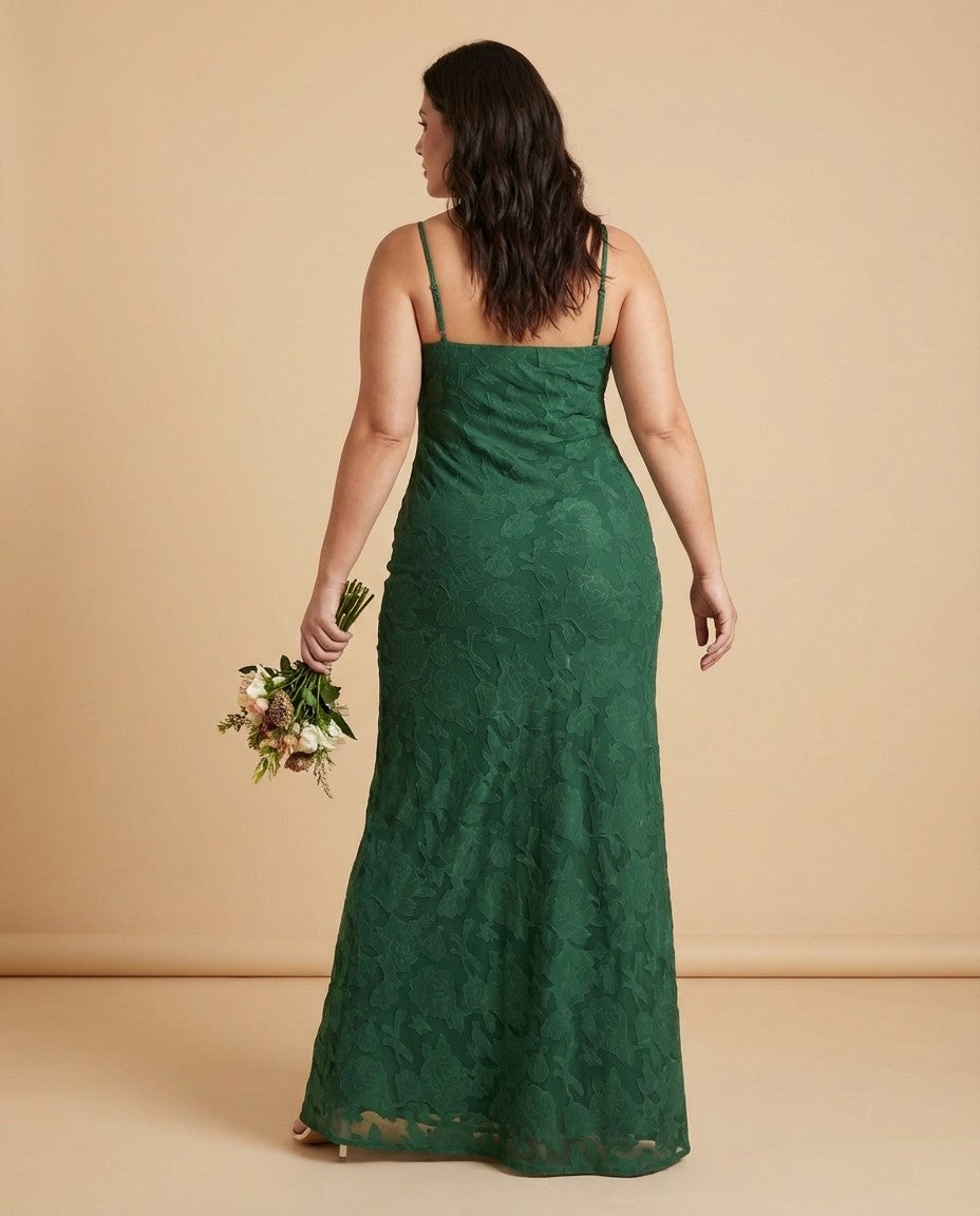Plus Size Classic V Neck Sleeveless Floral Burnout Bridesmaid Dress Side Zip Elegant Gown for Curvy Women -N0350