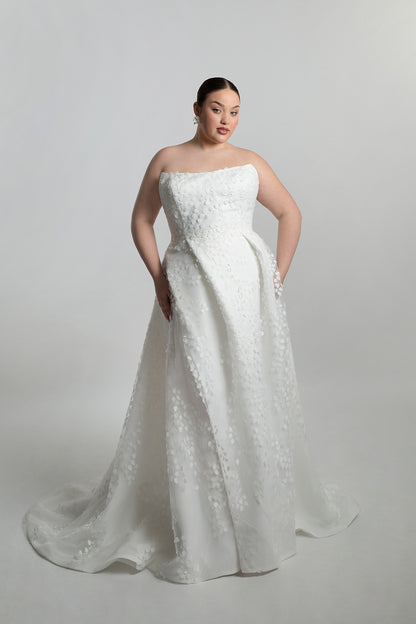 Cat-eye neckline A-line dress with side pleat trailing 3D lace
