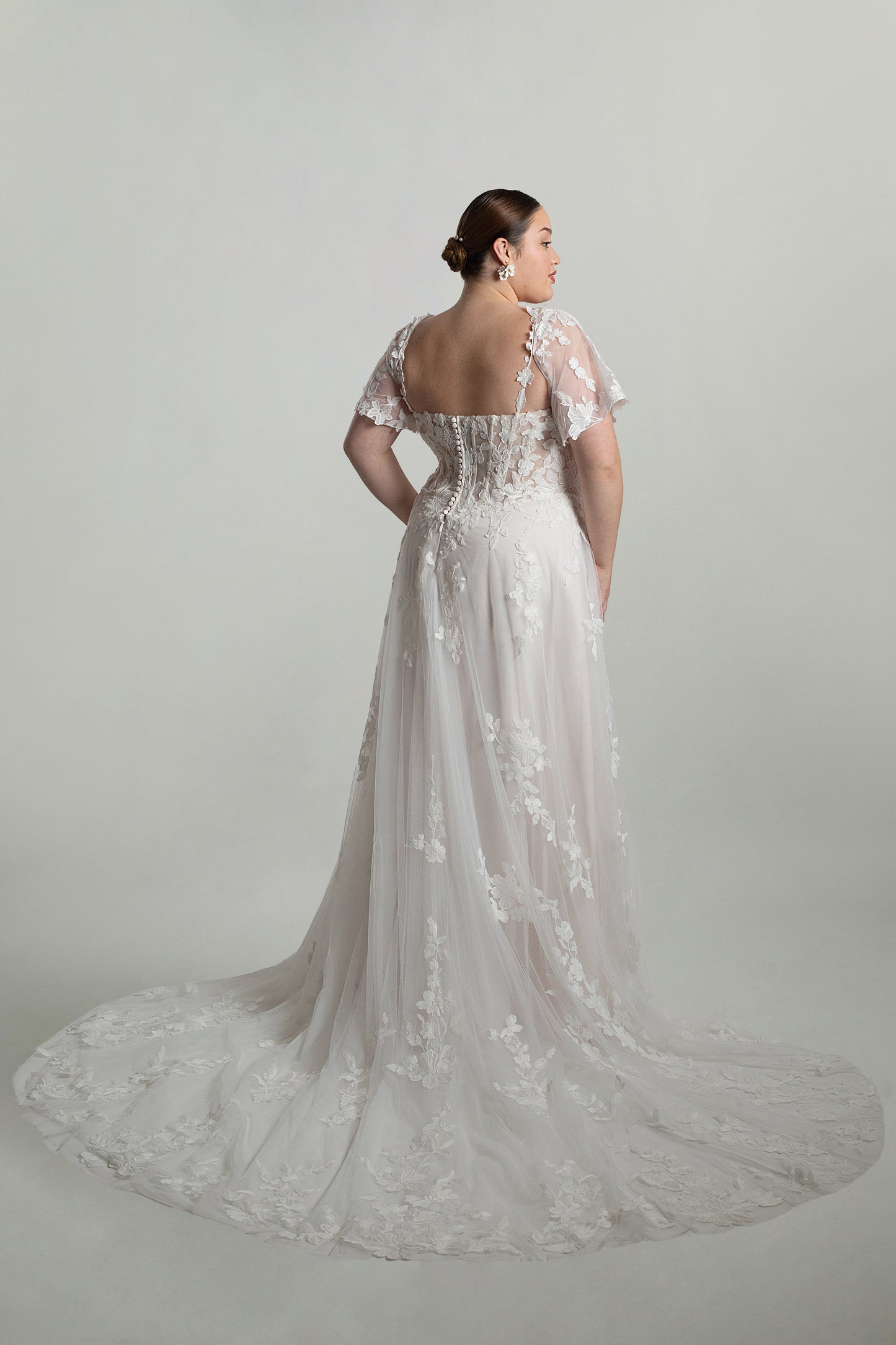 Lace bodice with detachable flutter sleeves, A-line skirt