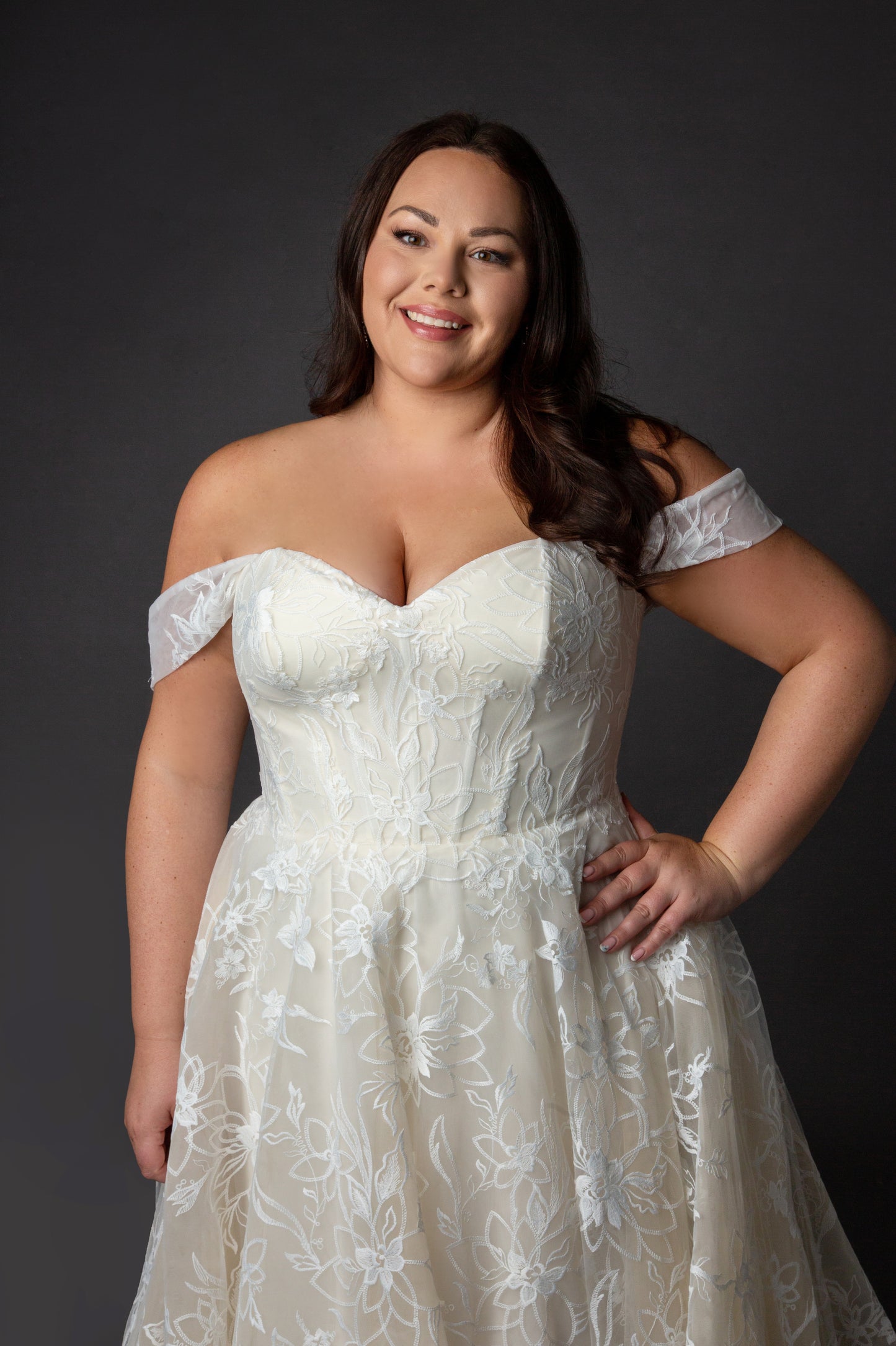 Sweetheart neckline with soft drop shoulder straps, croset style bodice