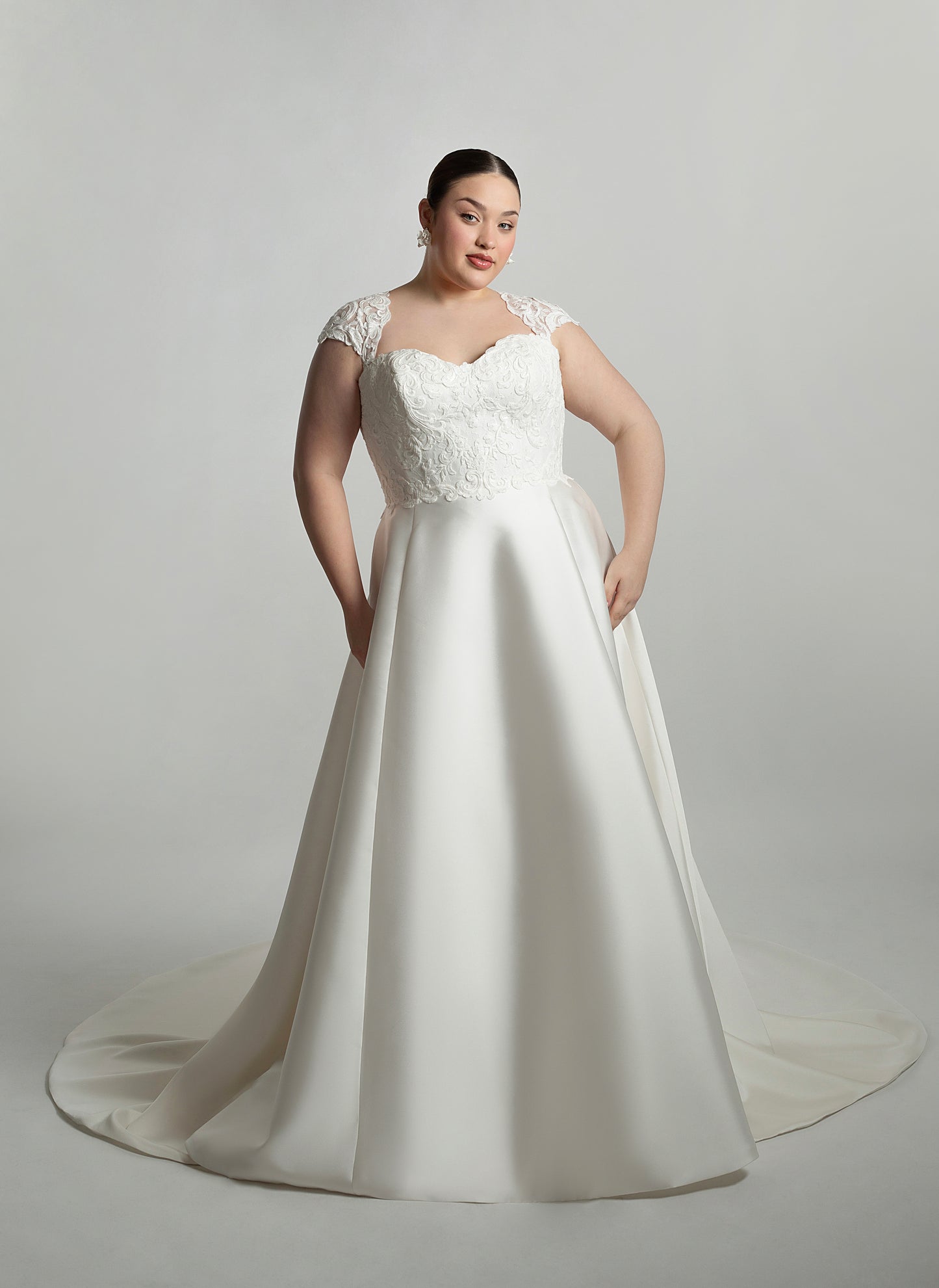 Lace bodice with keyhole back detail, full circular skirt