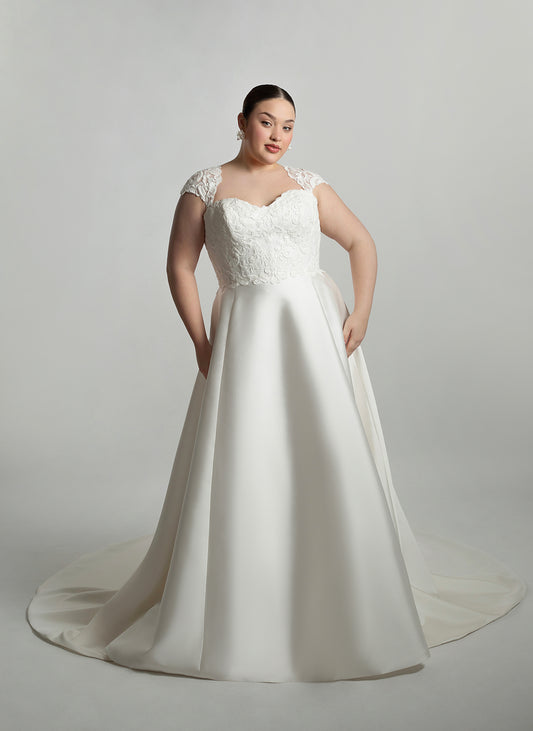 Lace bodice with keyhole back detail, full circular skirt
