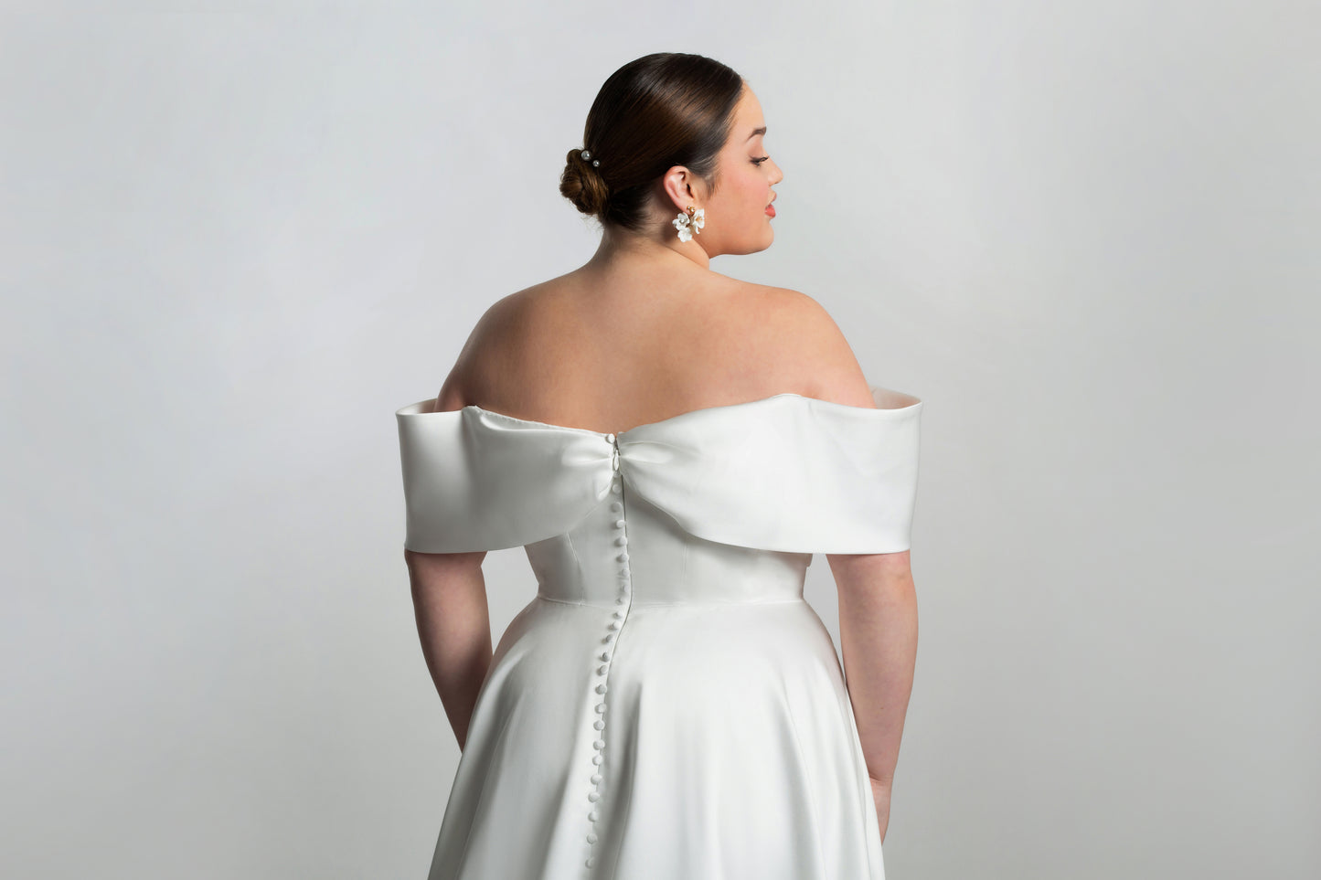 Bardot crossover neckline with trailing lace on bodice, full circular SKT