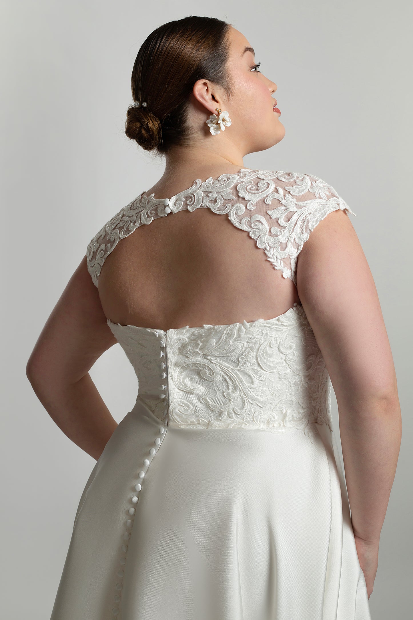 Lace bodice with keyhole back detail, full circular skirt