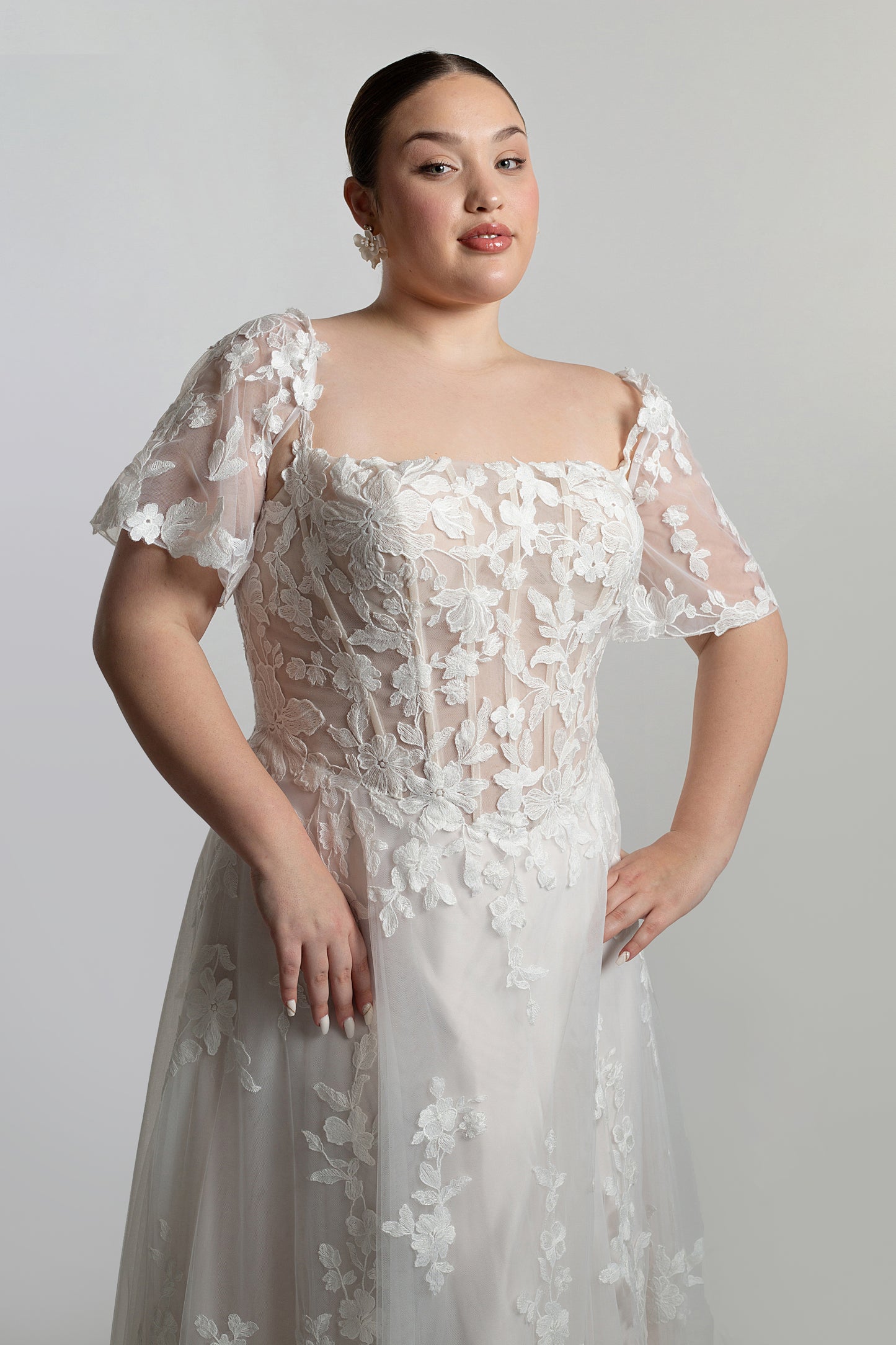 Lace bodice with detachable flutter sleeves, A-line skirt