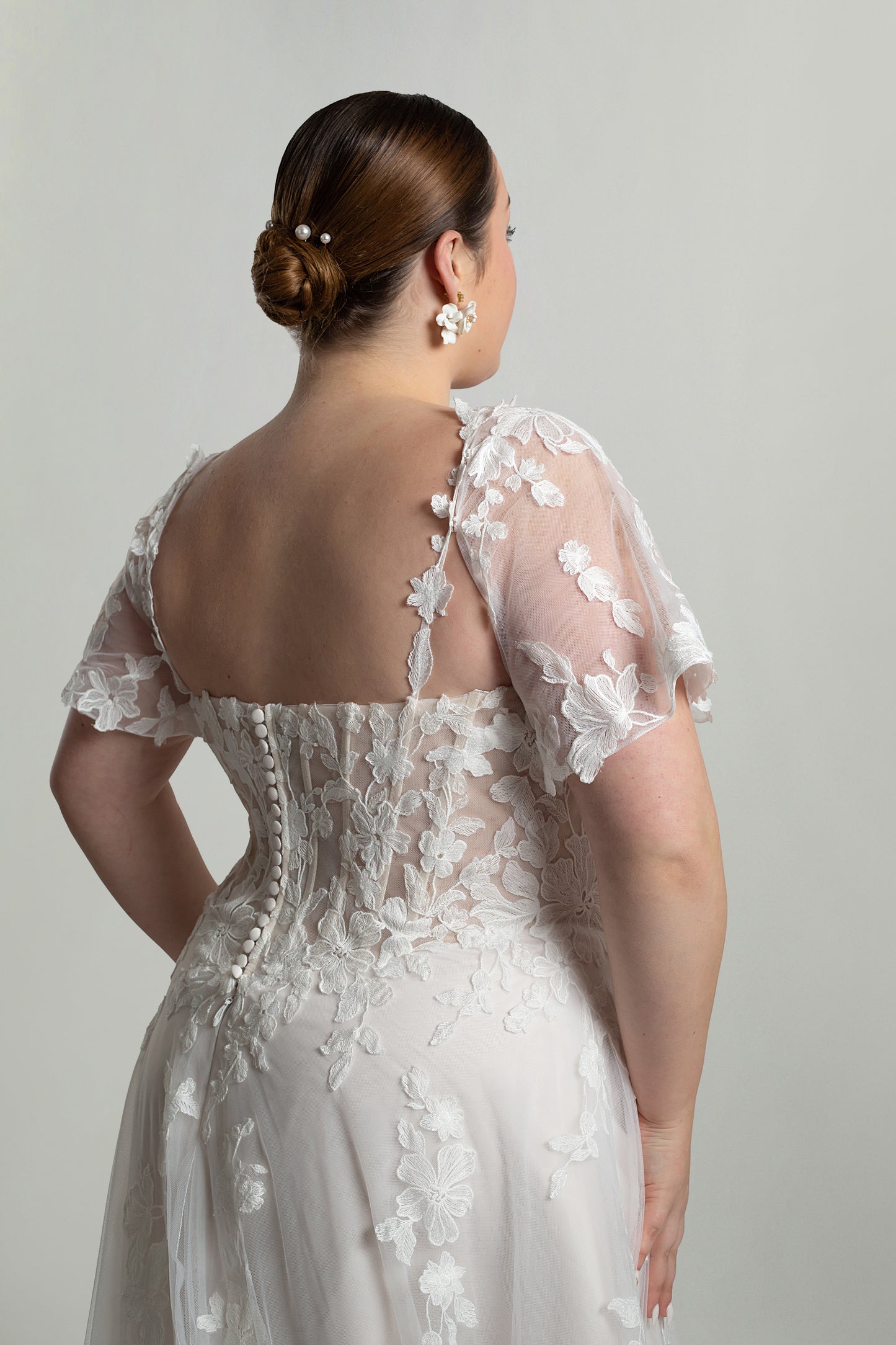 Lace bodice with detachable flutter sleeves, A-line skirt