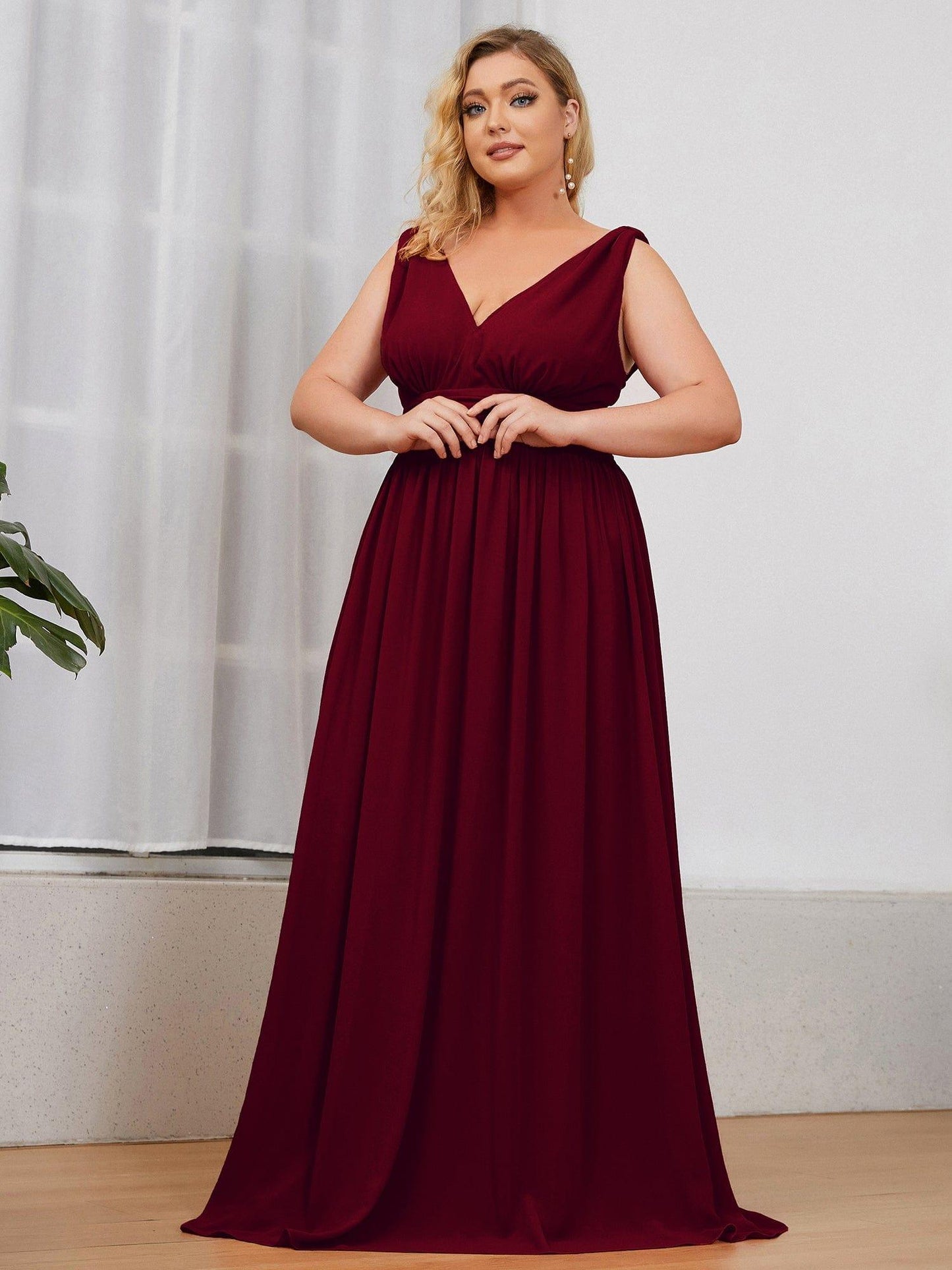 Plus Size Sleeveless V-Neck Chiffon Semi Bridesmaid Dress