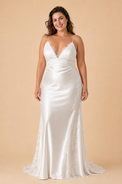 Plus Size V-Neck Wedding Dress with Delicate Lace Applique and Stunning Backless Bridal Gown