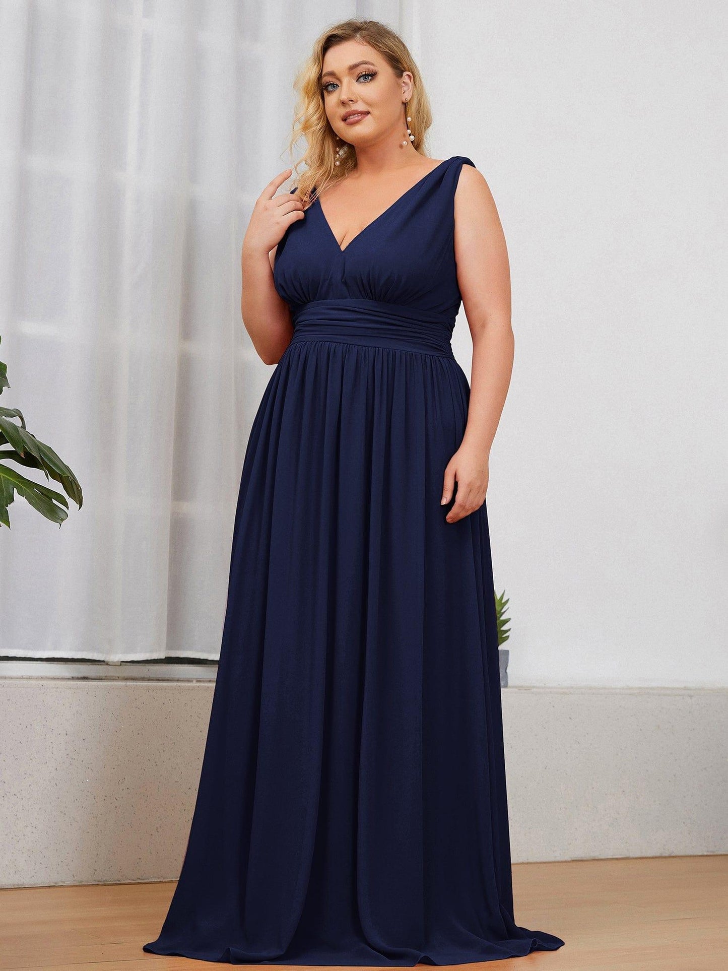 Plus Size Sleeveless V-Neck Chiffon Semi Bridesmaid Dress