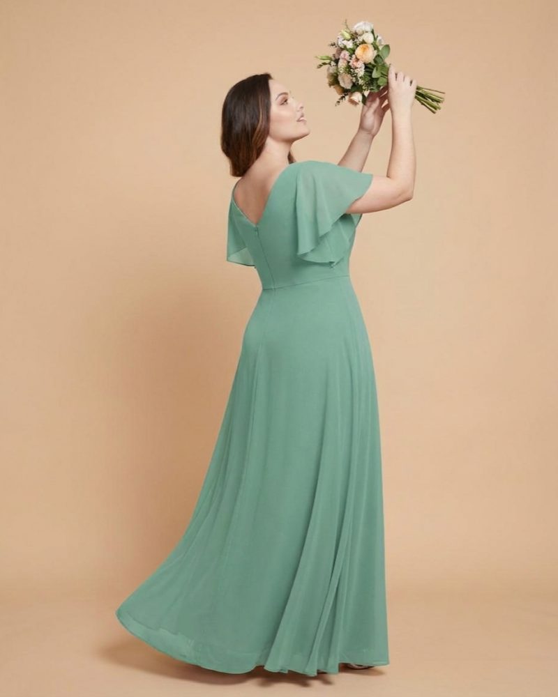 Avenleigh Plus Size Elegant A-Line Chiffon Bridesmaid Dress with Flowing Skirt -N0334