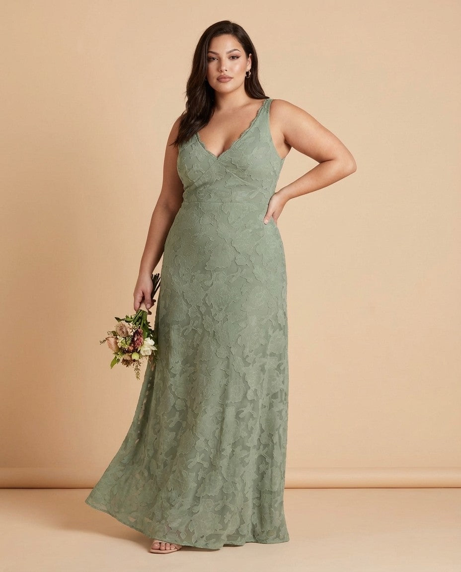 Plus Size Classic V Neck Sleeveless Floral Burnout Bridesmaid Dress Side Zip Elegant Gown for Curvy Women -N0350
